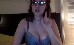 slut dyanne18 flashing boobs on live webcam