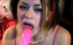 Pretty Princess sucks dildo